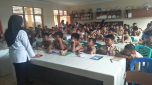 BNN Kota Sawahlunto Memenuhi Undangan Sebagai Narasumber pada Program Pengembangan Usaha Kesehatan Sekolah (UKS) di SMPN 2 Sawahluto