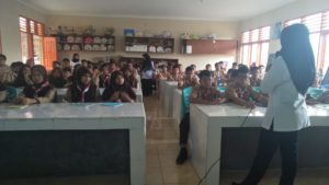 BNN Kota Sawahlunto Memenuhi Undangan Sebagai Narasumber pada Program Pengembangan Usaha Kesehatan Sekolah (UKS) di SMPN 2 Sawahluto