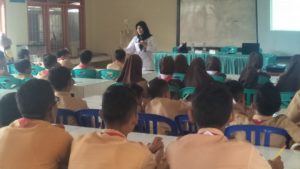 BNN Kota Sawahlunto Memenuhi Undangan Sebagai Narasumber pada Program Pengembangan Usaha Kesehatan Sekolah (UKS) di SMPN 2 Sawahluto