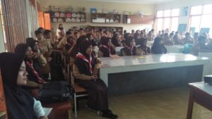 BNN Kota Sawahlunto Memenuhi Undangan Sebagai Narasumber pada Program Pengembangan Usaha Kesehatan Sekolah (UKS) di SMPN 2 Sawahluto BNN Kota Sawahlunto Memenuhi Undangan Sebagai Narasumber pada Program Pengembangan Usaha Kesehatan Sekolah (UKS) di SMPN 2 Sawahluto