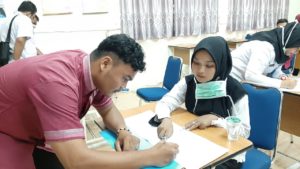 PELAKSANAAN KEGIATAN TES URINE DI LINGKUNGAN PENDIDIKAN PADA SISWA/SISWI SMAN 2 KOTA SAWAHLUNTO PELAKSANAAN KEGIATAN TES URINE DI LINGKUNGAN PENDIDIKAN PADA SISWA/SISWI SMAN 2 KOTA SAWAHLUNTO
