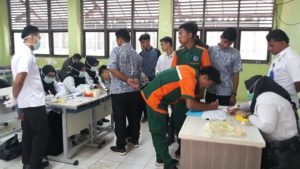 PELAKSANAAN KEGIATAN TES URINE DI LINGKUNGAN PENDIDIKAN PADA SISWA/SISWI SMKN 2 KOTA SAWAHLUNTO