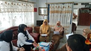 PELAKSANAAN MONITORING DAN EVALUASI PROGRAM PEMBERDAYAAN MASYARAKAT DI LINGKUNGAN PENDIDIKAN