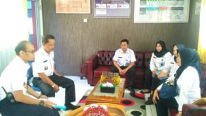 MONITORING DAN EVALUASI PELAKSANAAN PROGRAM PEMBERDAYAAN MASYARAKAT DI LINGKUNGAN PEMERINTAH MONITORING DAN EVALUASI PELAKSANAAN PROGRAM PEMBERDAYAAN MASYARAKAT DI LINGKUNGAN PEMERINTAH