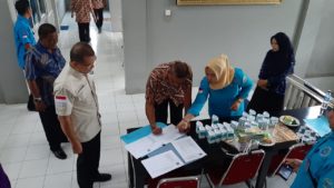 KEGIATAN TES URINE PADA JAJARAN PIMPINAN DAN PEGAWAI DI RUTAN KELAS IIB SAWAHLUNTO,  LAPAS NARKOTIKA KELAS III SAWAHLUNTO DAN  LAPAS KLAS IIB MUARO SIJUNJUNG